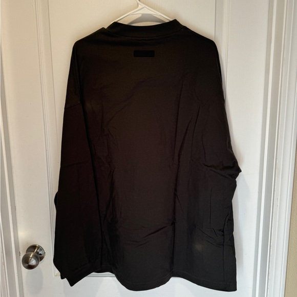 BNWT •• Fear of God Essentials Long Sleeve Black T Shirt - Picture 2 of 4